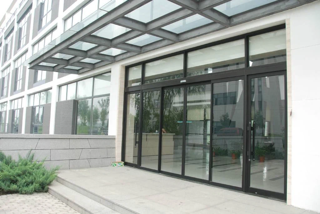 SLIDING DOOR